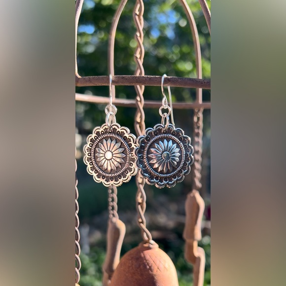 ✨Meet your Poshers, Stacee & Jason✨ - Picture 5 of 16